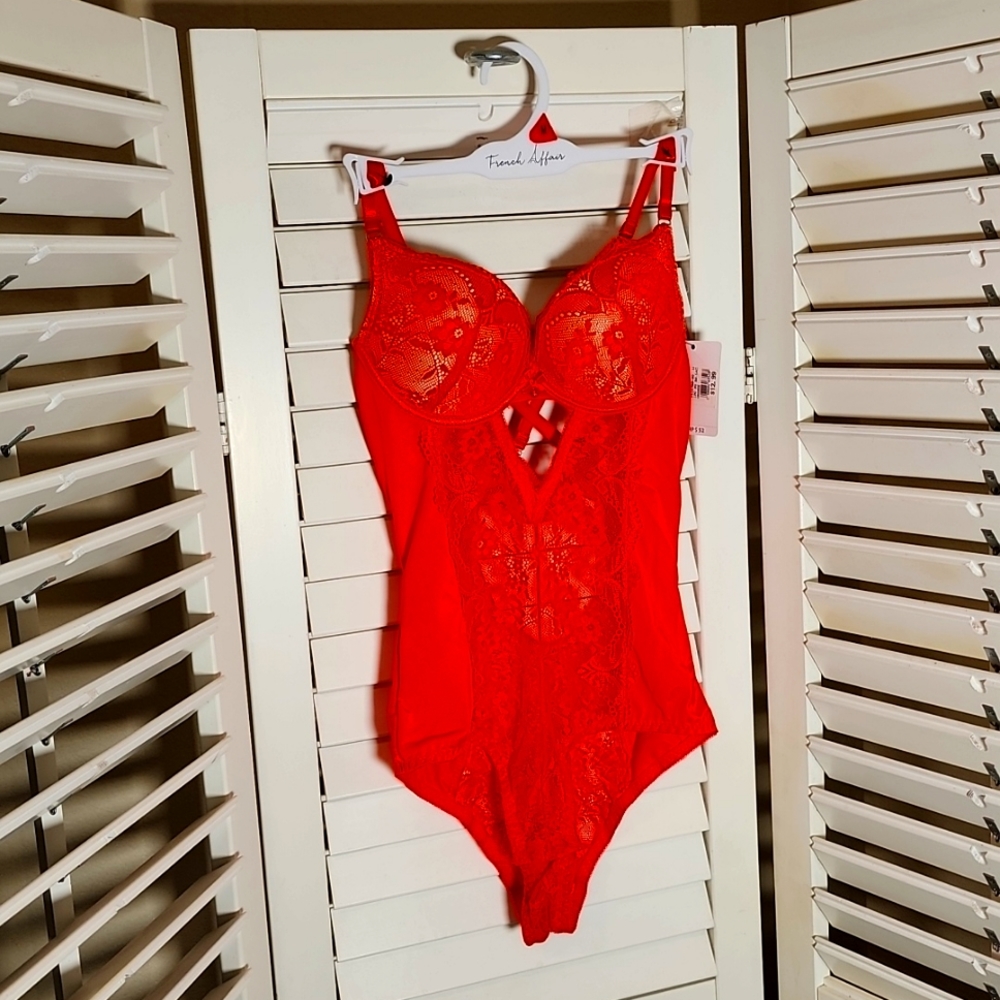 French Affair push-up bodysuit NWT red floral lace size medium .
